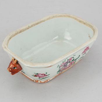 SMÖRTERRIN, kompaniporslin, Qingdynastin, Qianlong (1736-95).