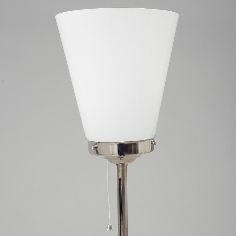 GOLVLAMPA, Stille, 1900-talets första hälft.