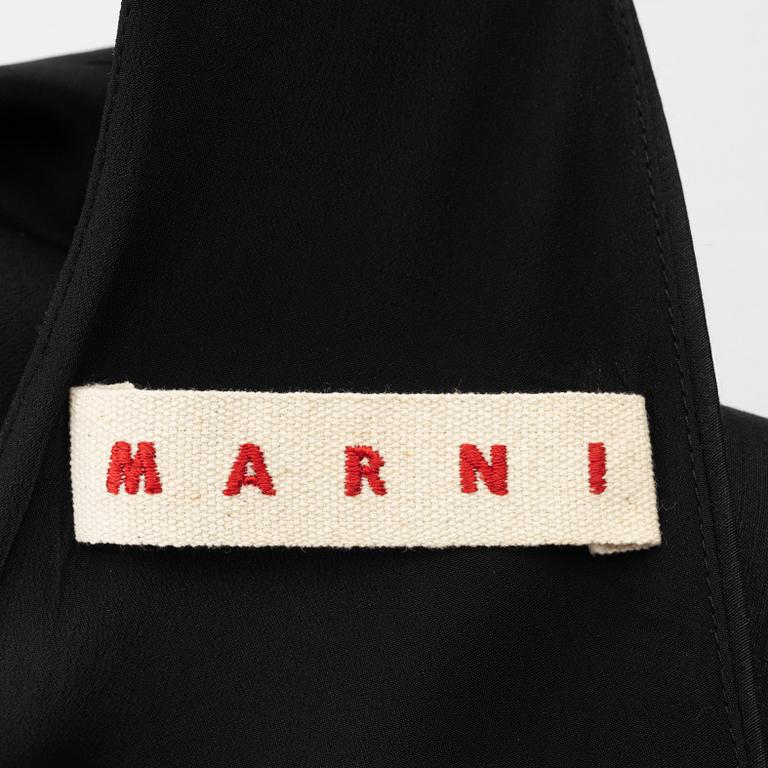 Marni, a woolmix tiop, size 38.