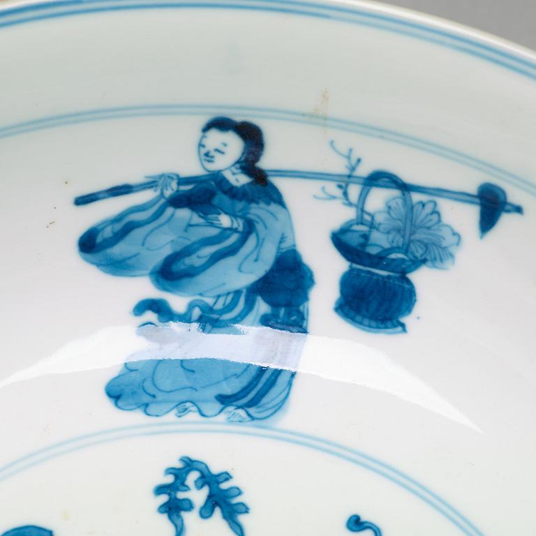SKÅL, porslin. Qingdynastin, Kangxi (1662-1722).