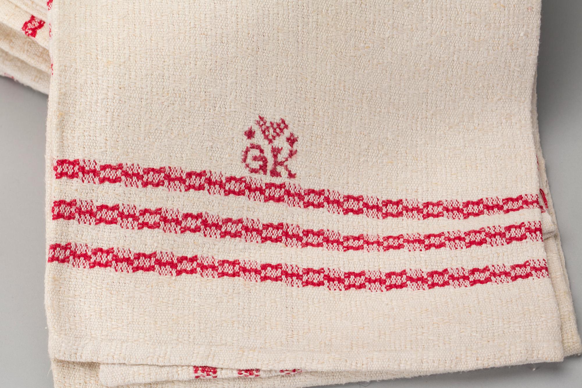 HANDDUKAR, 8 + 10 stycken, handvävda, början av 1900-talet.