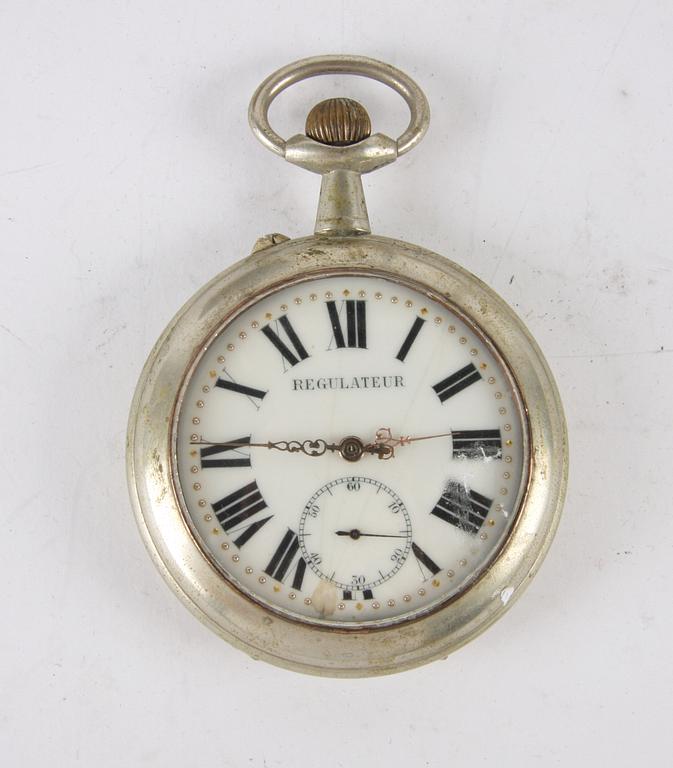 FICKUR och KLOCKSTÄLL samt KORG, Regulateur, metall/nysilver, omkring 1900.