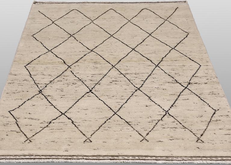 A Moroccan rug, approx. 174 x 112 cm.
