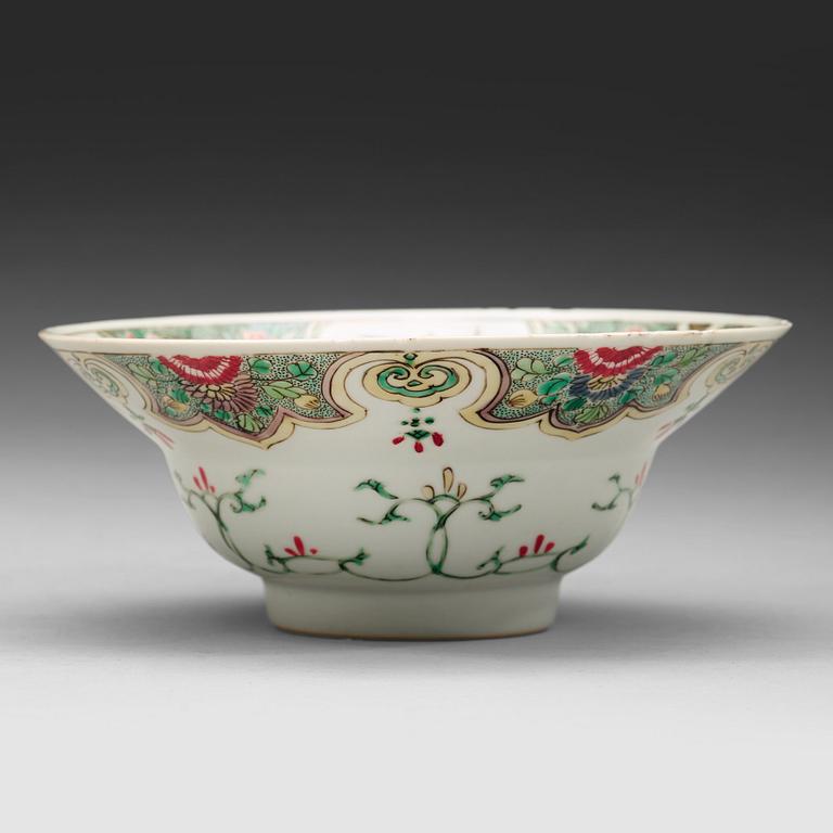 A famille verte bowl, Qing dynasty, Kangxi (1662-1722).