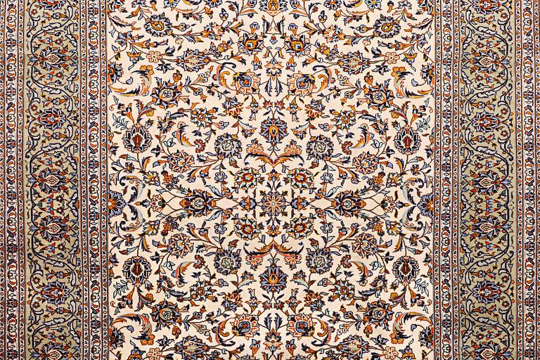 A carpet, Kashan, ca 356 x 248 cm.