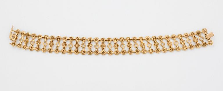 A Van Cleef et Arpels necklace in 18K gold set with round brilliant-cut diamonds, possibly a special order.