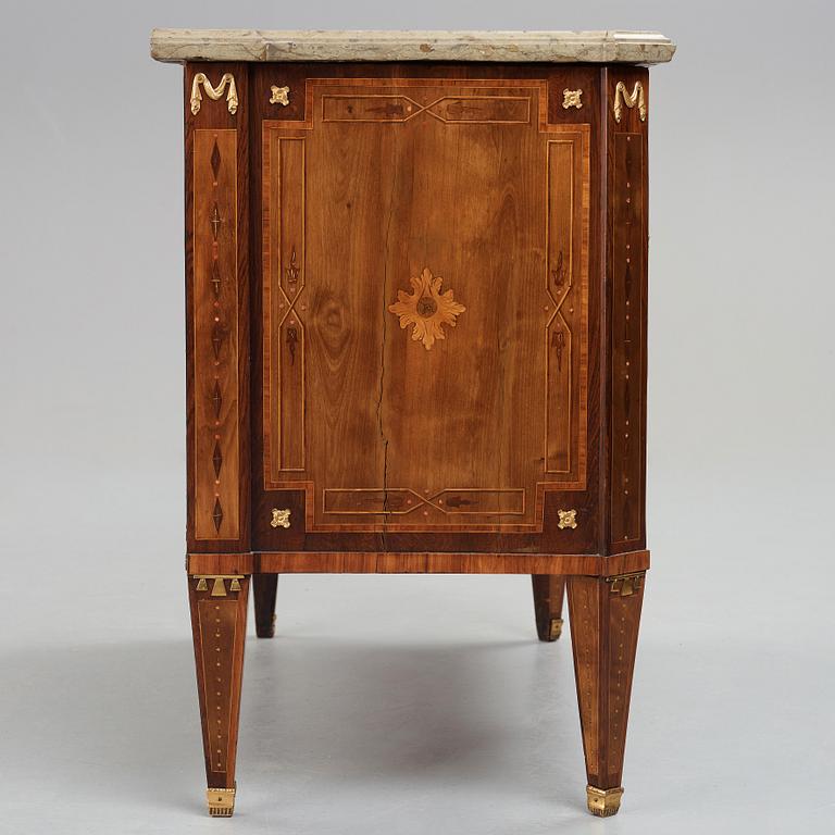 A Gustavian late 18th century commode by Nils Petter Stenström (master in Stockholm 1781-1790), not signed.