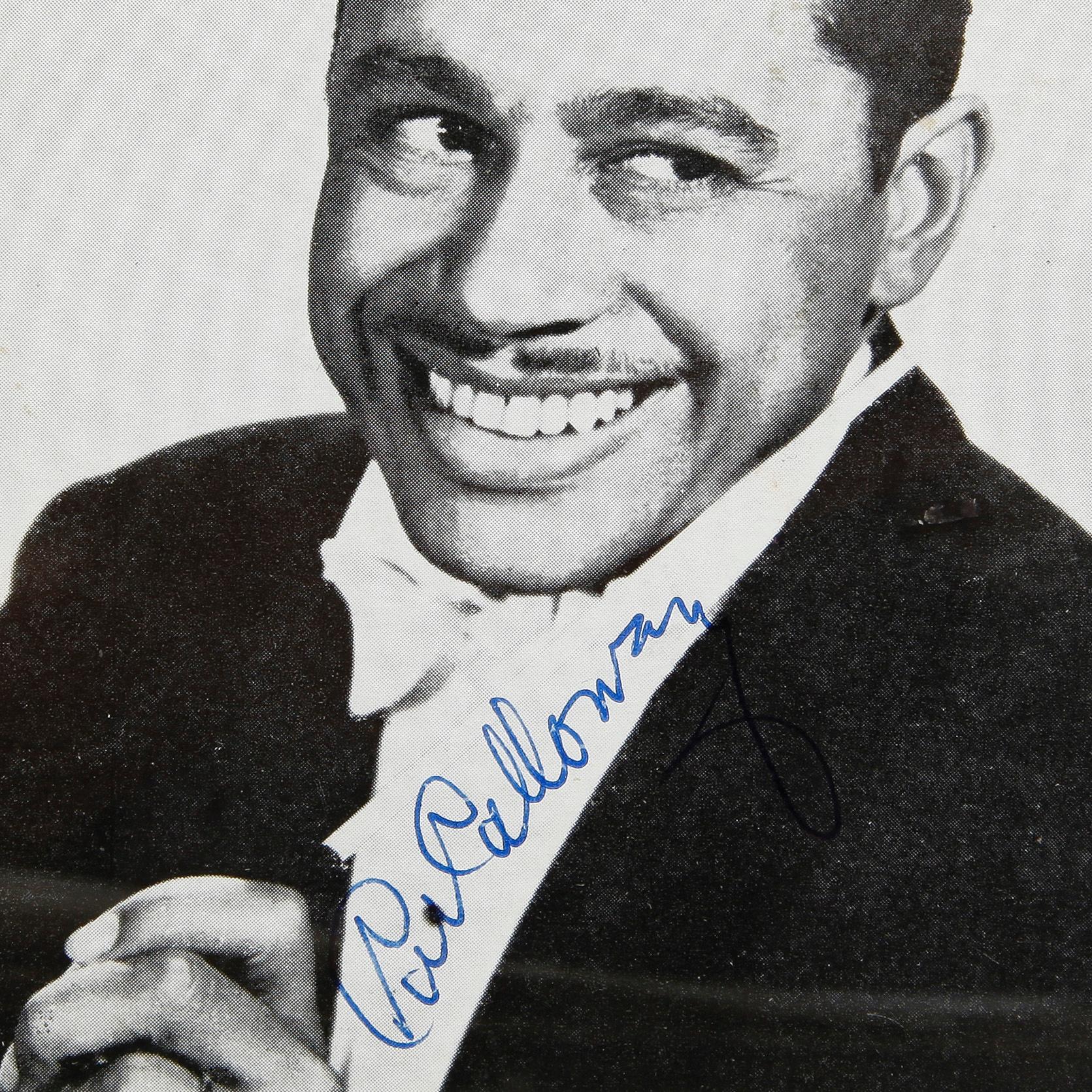 SAMLING JAZZAUTOGRAFER PÅ FOTOGRAFIER, 30 st, bla Louis Armstrong och Lionel Hampton.