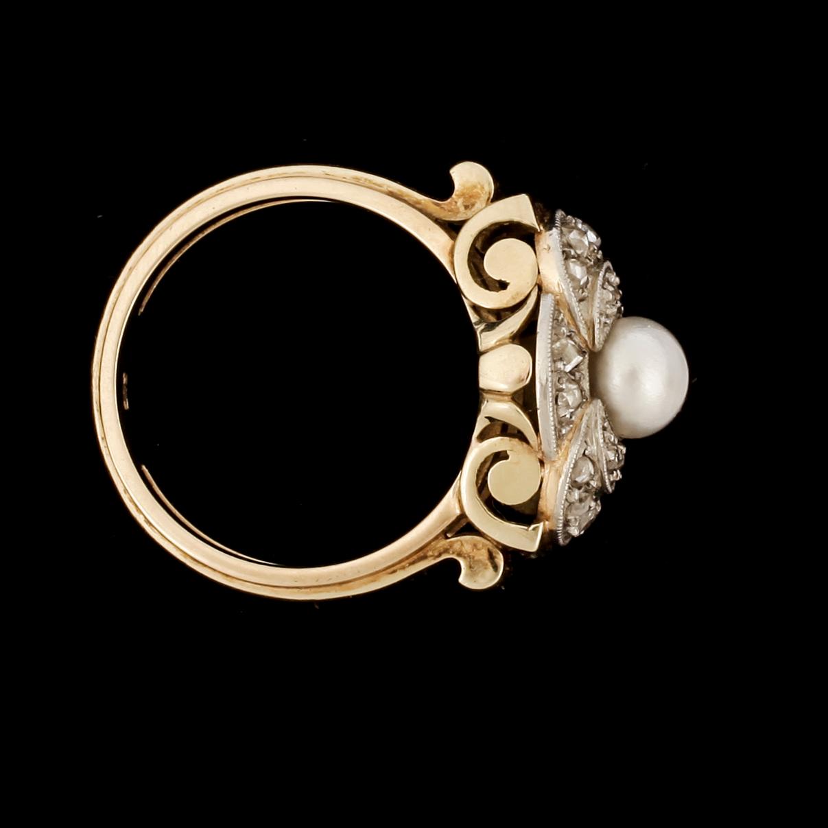 RING, guld 14k, rosenslipade diamanter och pärla. Vikt ca 7 gram.