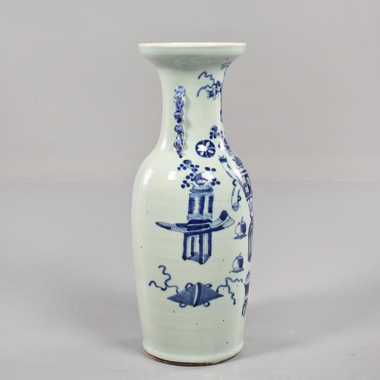 VAS, porslin, Kina, omkring sekelskiftet 1800/1900.