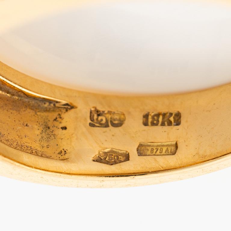 Ring, 18K gold with pearl.