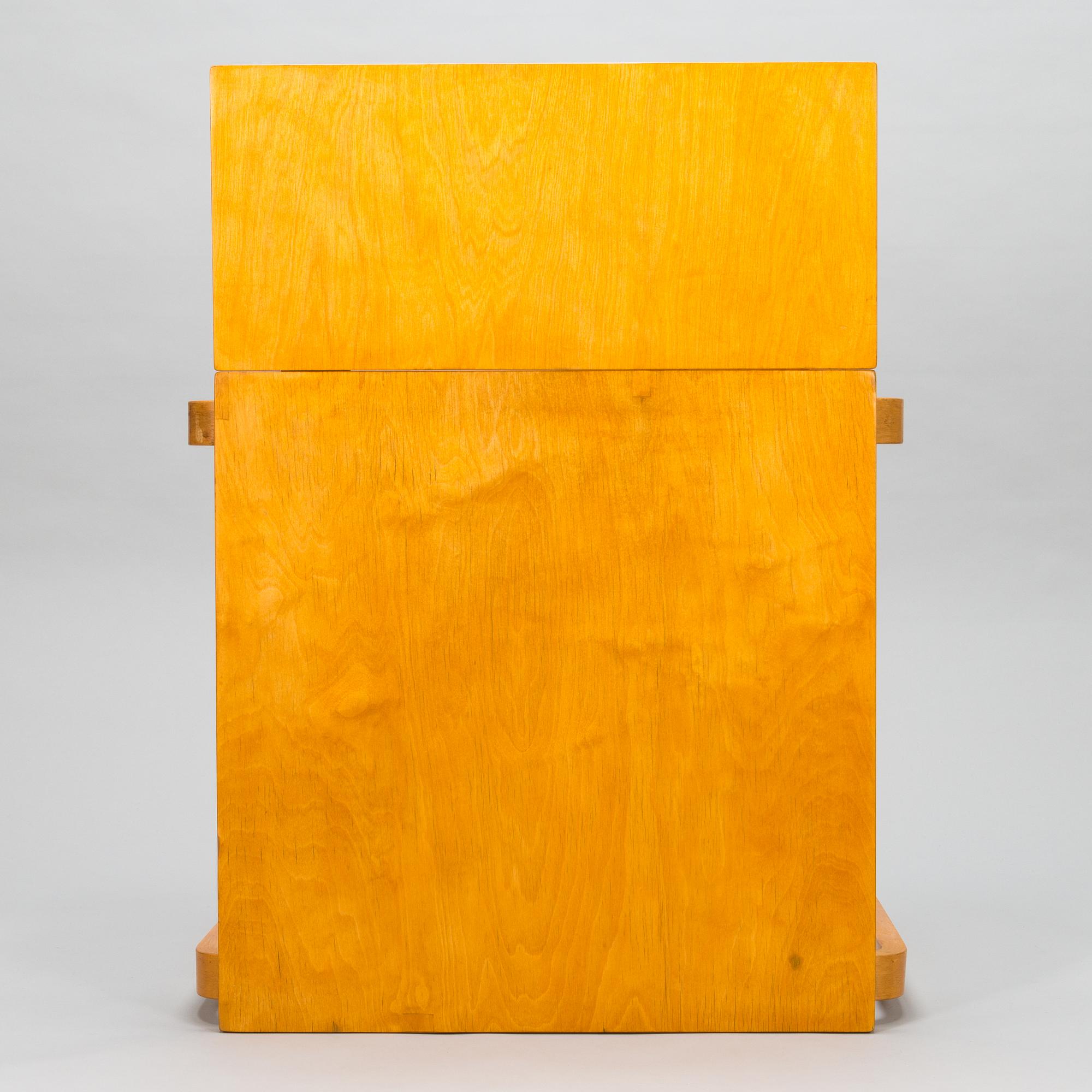 Alvar Aalto, klahvipöytä "DL85", O.Y. Huonekalu- ja Rakennustyötehdas A.B. 1900-luvun puoliväli.