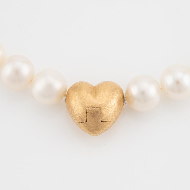 Ole Lyngaard, necklace with cultured pearls, clasp in the shape of a heart, 18K gold.