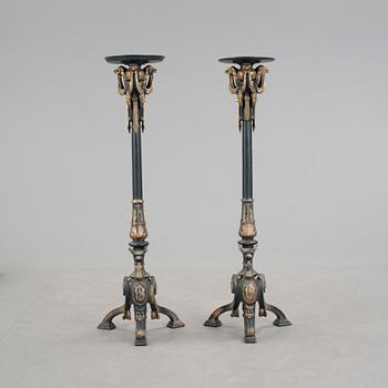 GUERIDONER, ett par, eklekticism, 1800-talets slut.