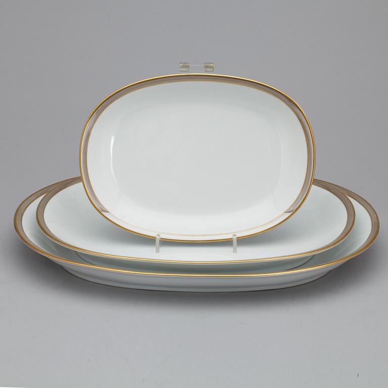 SERVISDELAR, ca 79 delar + 3, Königliche Porzellan-Manufaktur, Berlin. 1900-talets första hälft.