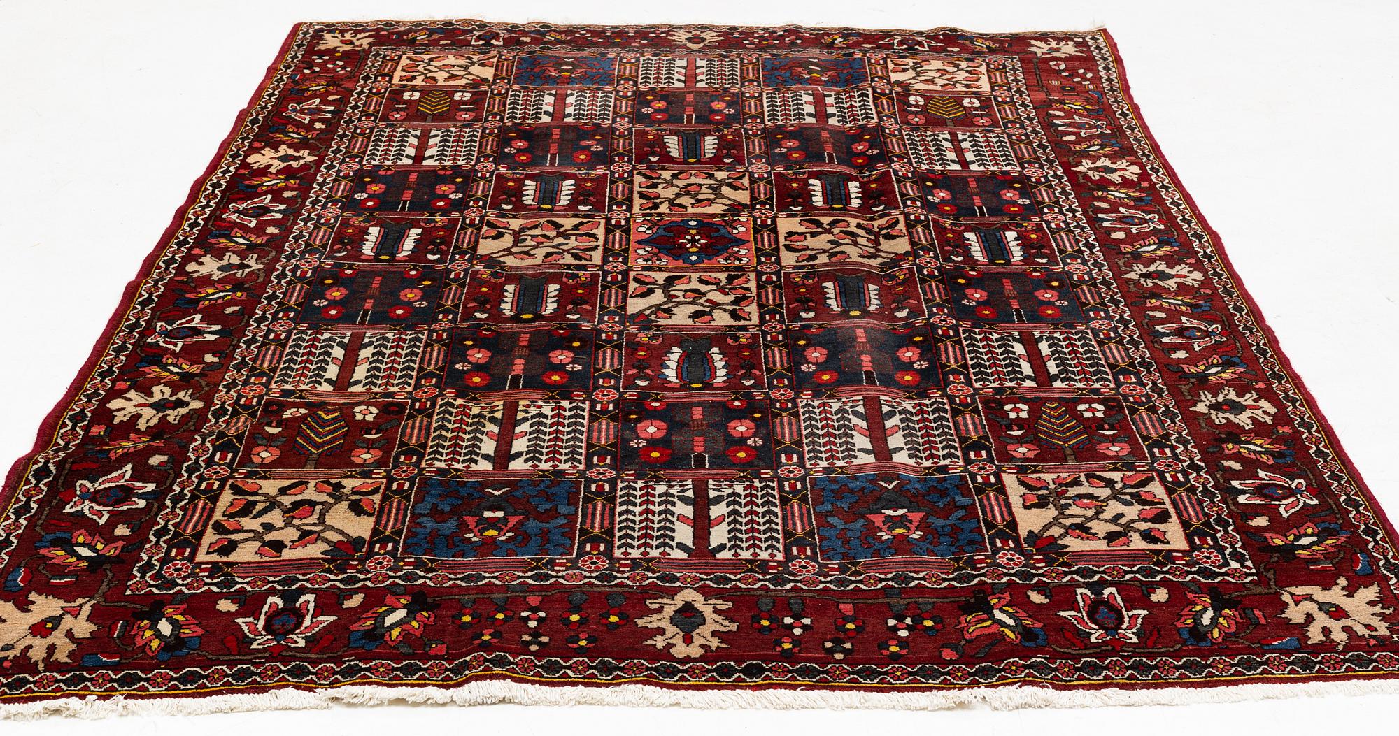 Matta, Baktiari, ca 305 x 215 cm.