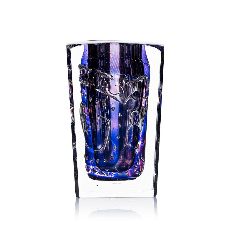 Edvin Öhrström, an 'Ariel' glass vase, Orrefors 1952.