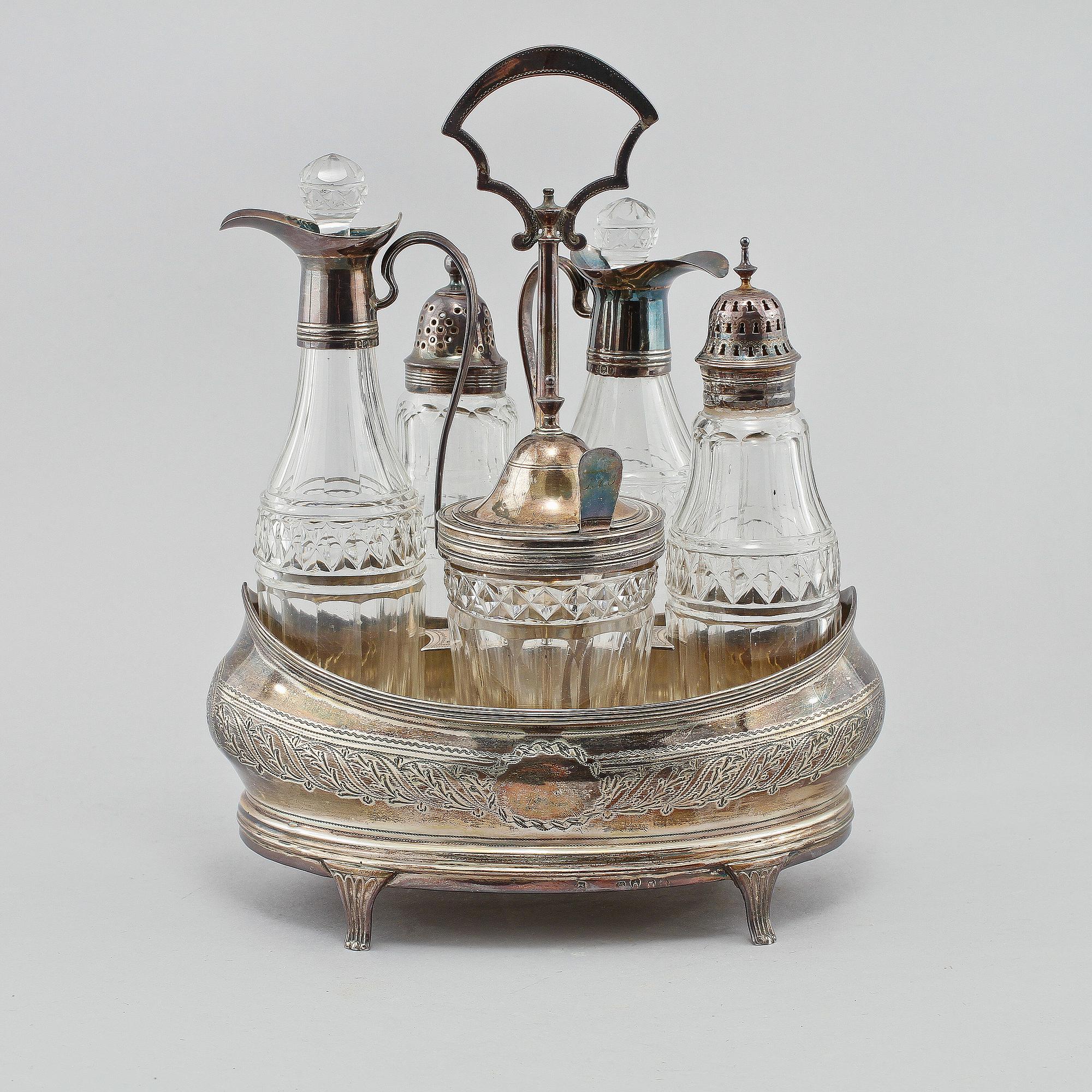BORDSURTOUT, silver och slipat glas, Peter & Ann Bateman, London, England, stämplade 1800 respektive 1804.