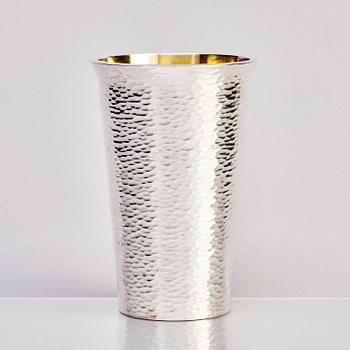 Atelier Borgila, a sterling silver vase and six small beakers, Stockholm 1963 and 1987.