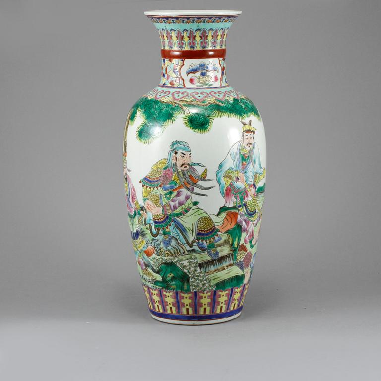 GOLVVAS, porslin, Kina, 1900-tal.