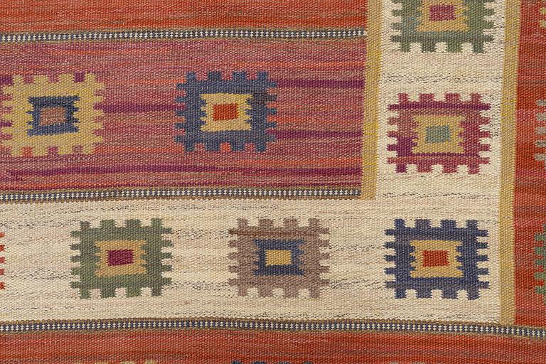 Märta Måås-Fjetterström, a flat weave 'Röd grön äng' carpet, c. 402 x 305 cm, signed MMF.