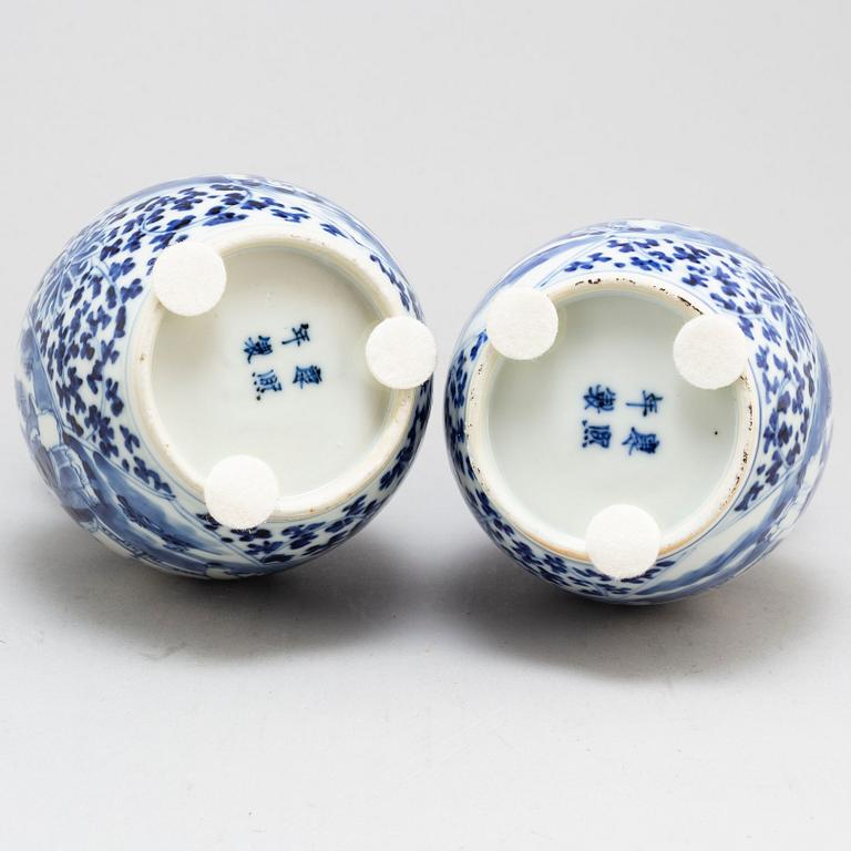 A pair of blue and white double gourd vases, Qing dynasty, Guangxu (1875-1908).