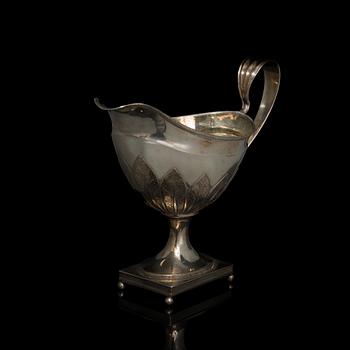 SENGUSTAVIANSK MJÖLKKANNA, silver, Borgå 1825, Isak Carlstedt. Vikt 135 g.
