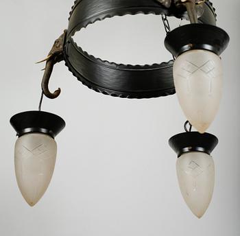 TAKLAMPA, tidigt 1900-tal, svartpatinerad metall, dekor av elefanter.