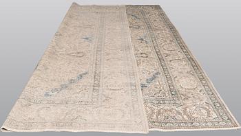 A carpet, Oriental, ca 430 x 324 cm.
