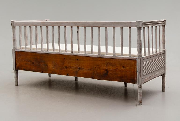 SOFFA, sengustaviansk, omkring år 1800.