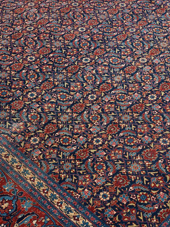 SEMI-ANTIQUE TABRIZ. 422,5 x 312 cm.