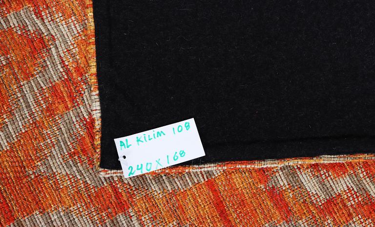 Matta, orientalsik, ca. 240 x 168 cm.