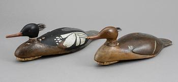 VETTAR, 2 st, målat trä, 1900-talets första hälft.