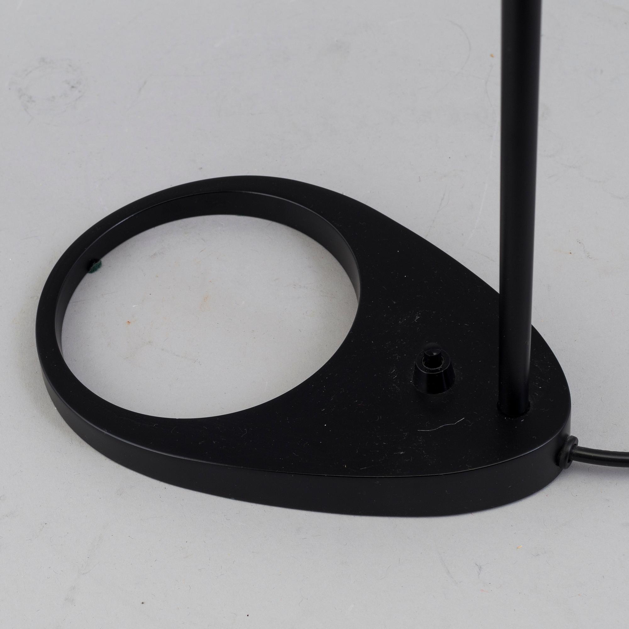 ARNE JACOBSEN, bordslampa, "AJ", Louis Poulsen.