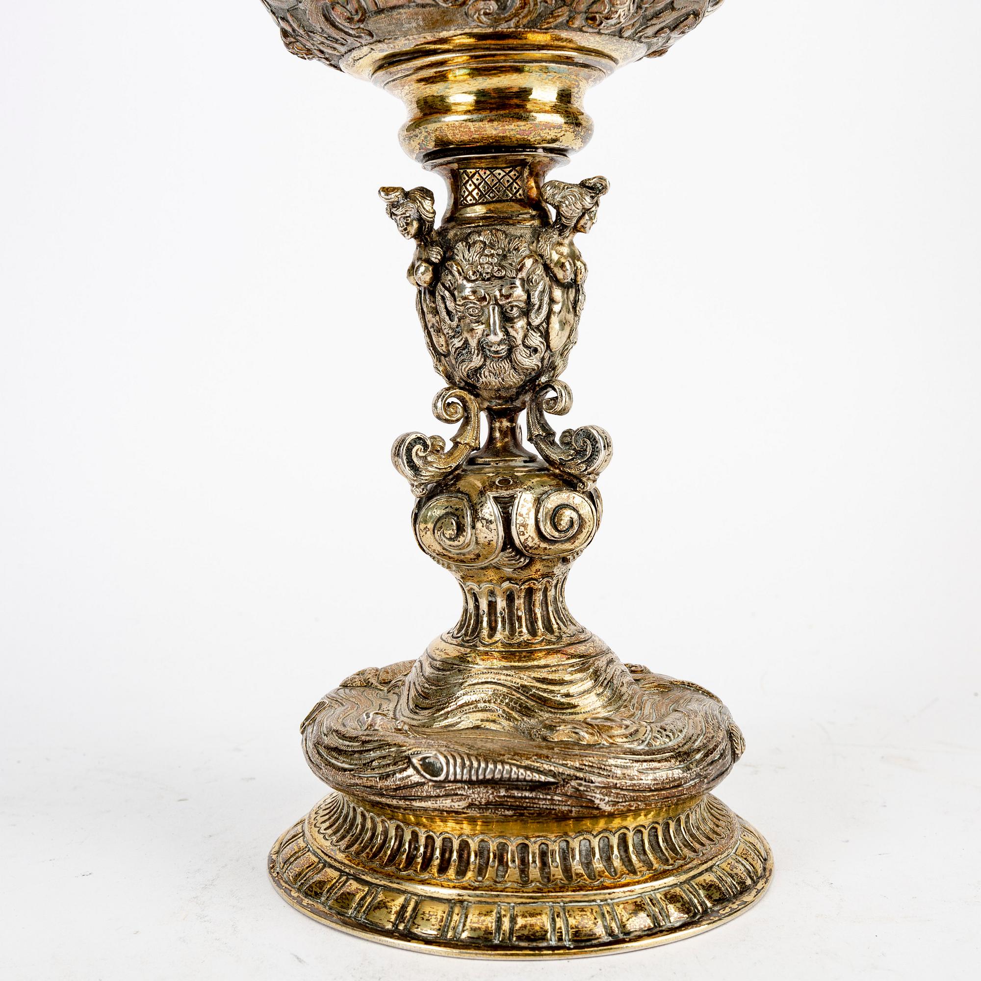 Cup with lid, Historismus, probably 19th century, indistinct silver stamps, weight 1154 grams.