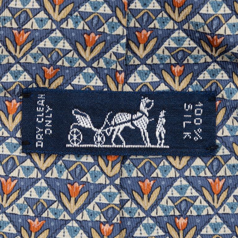 Hermès, 3 silk ties.