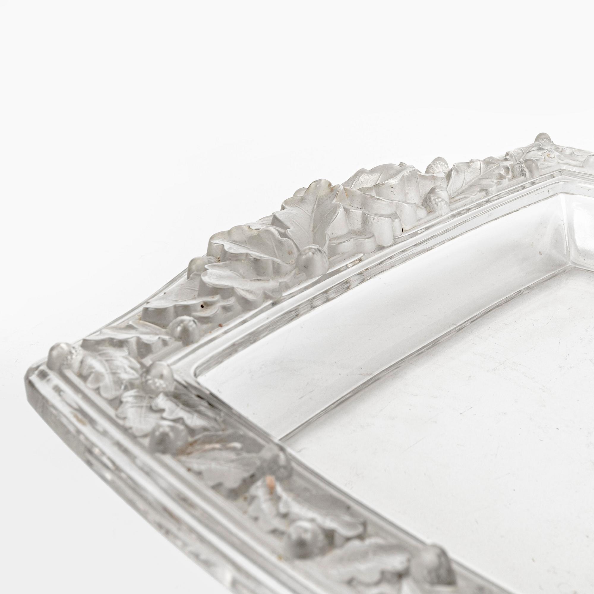 René Lalique, bricka/fat  1940-tal gjutet glas.