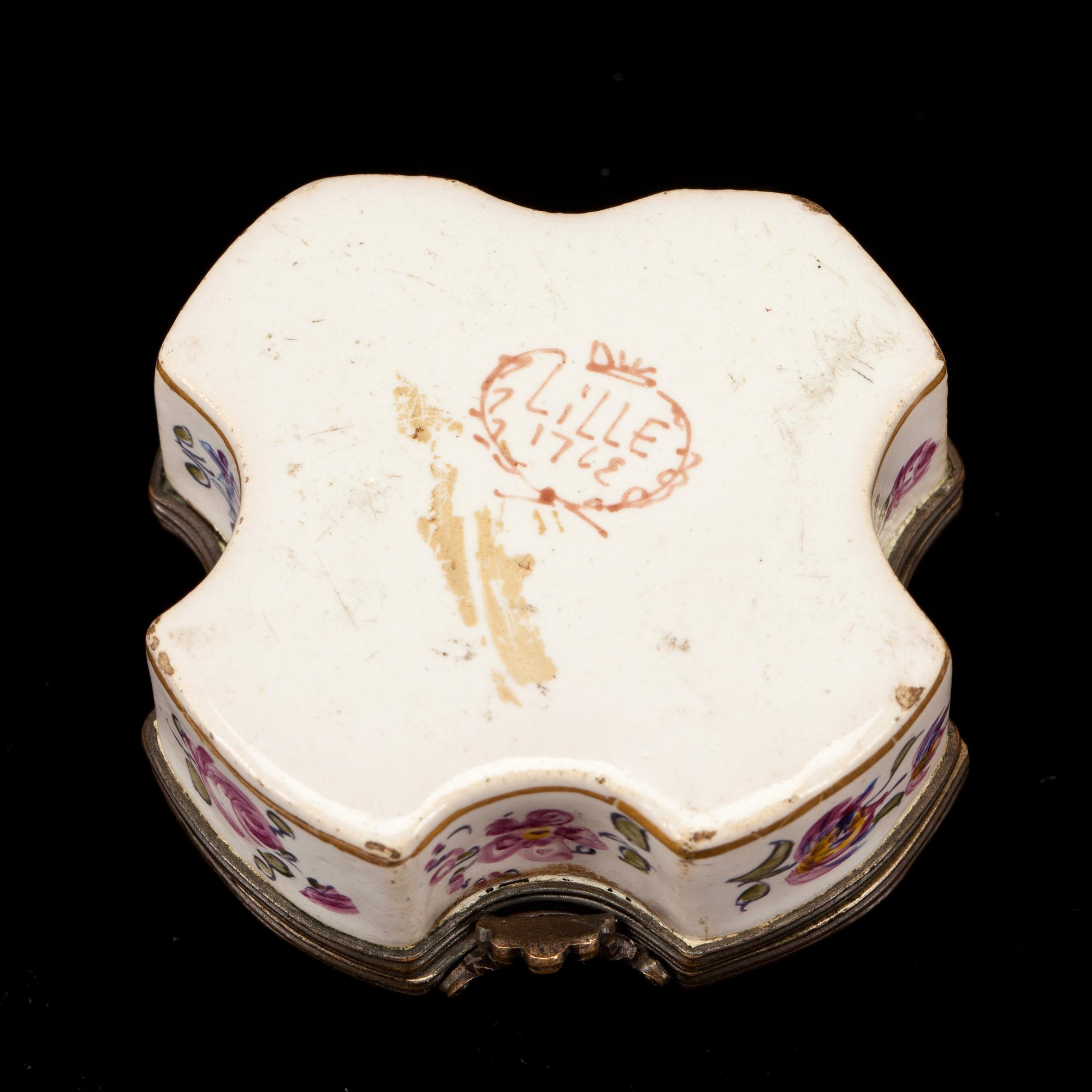 DOSA, porslin, märkt "Lille 1762".