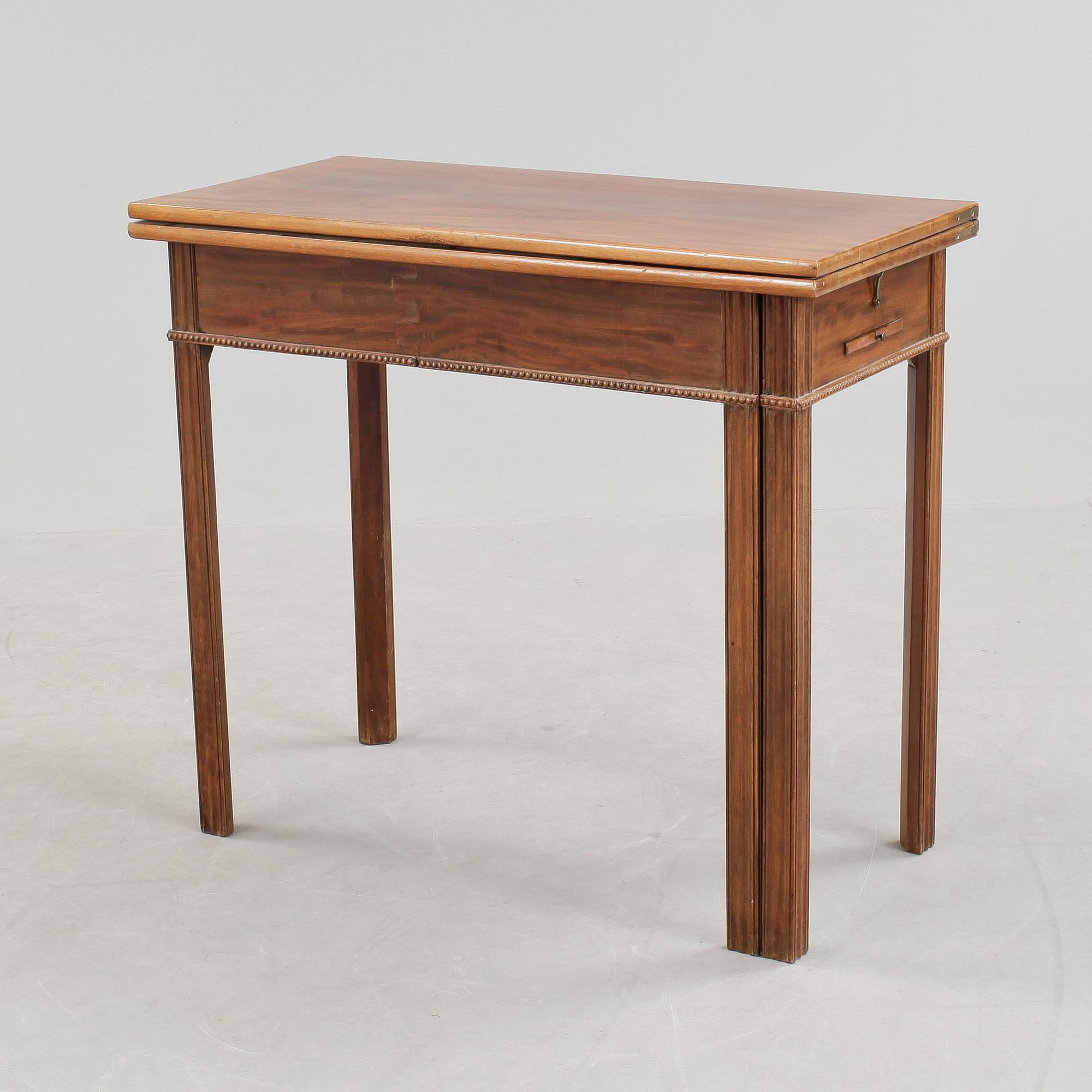 SPELBORD, sengustavianskt, 1700-talets slut.