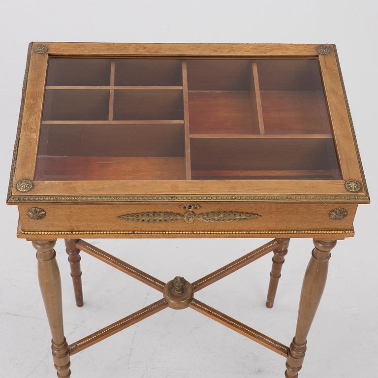 A display table, second half of the 19th century.