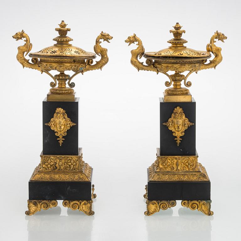 A pair of 19th century urns.