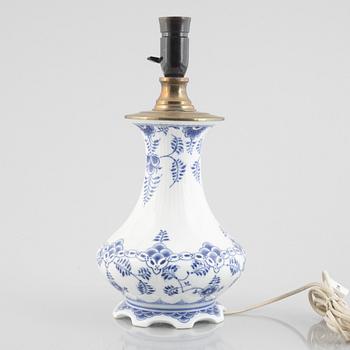 A 'Blue Fluted Plain' / 'Musselmalet' porcelain table lamp, Royal Copenhagen, model 1212, post 1923.