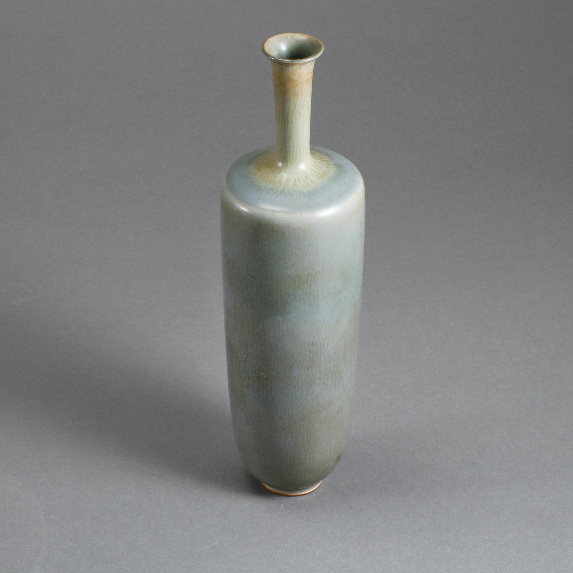VAS, stengods, Berndt Friberg, signerad samt Gustavsbergs studiohand, 1954.