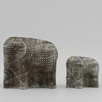 FIGURINER, 2 st, stengods, Bertil Vallien, Rörstrand, 1900-talets andra hälft.