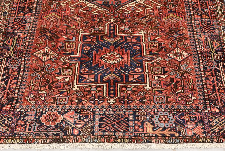 A semi-antique Garadje runner, approx. 425 x 148 cm.