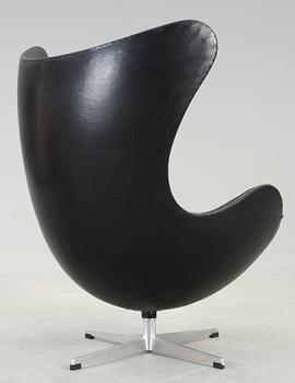 ARNE JACOBSEN, fåtölj, "Ägget", Fritz Hansen, Danmark 1964.