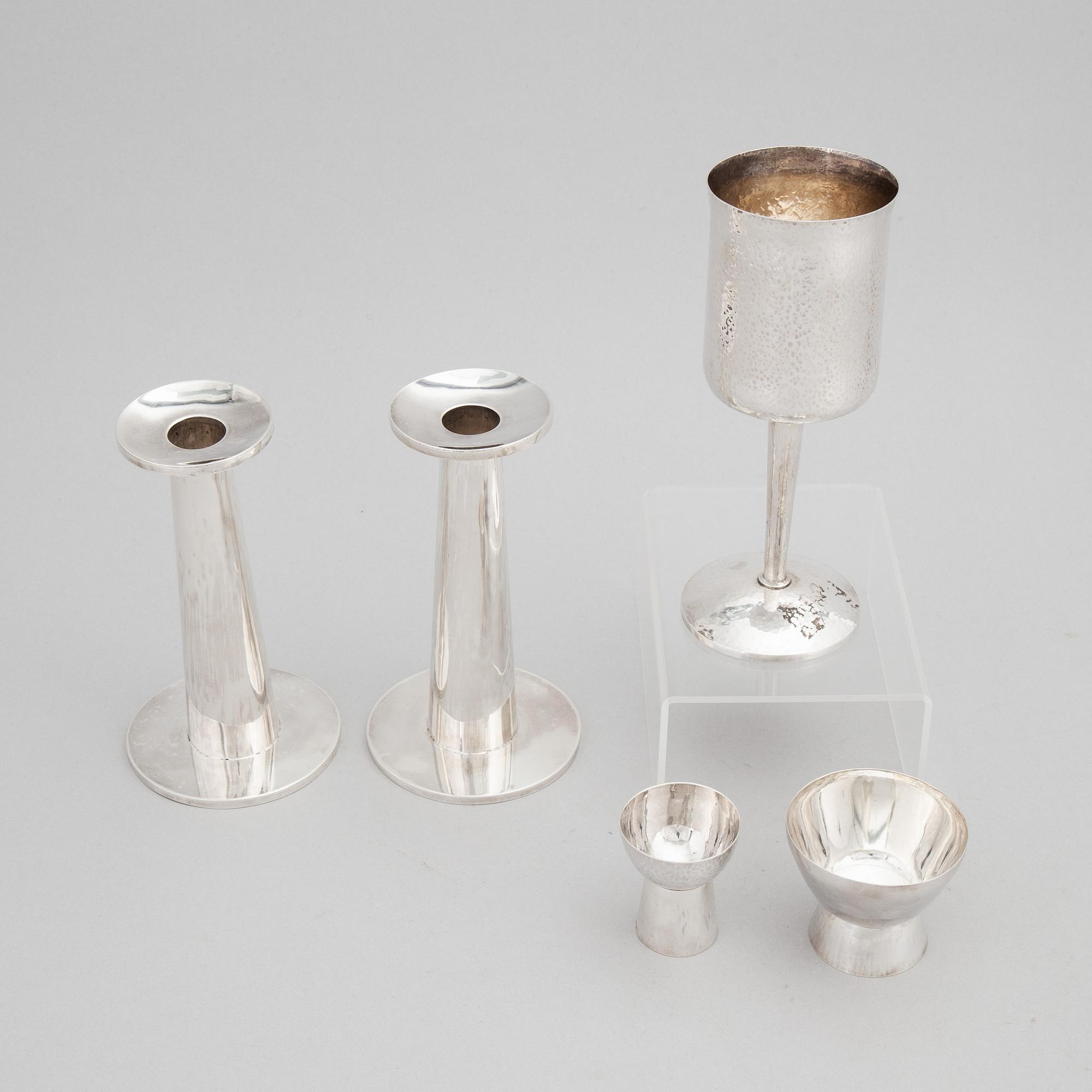 A pair of Swedish silver candlesticks and three cups, Gothenburg, 1975 - 1978.