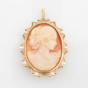 Pendant of 14K gold with cultured pearls and carved shell cameo.