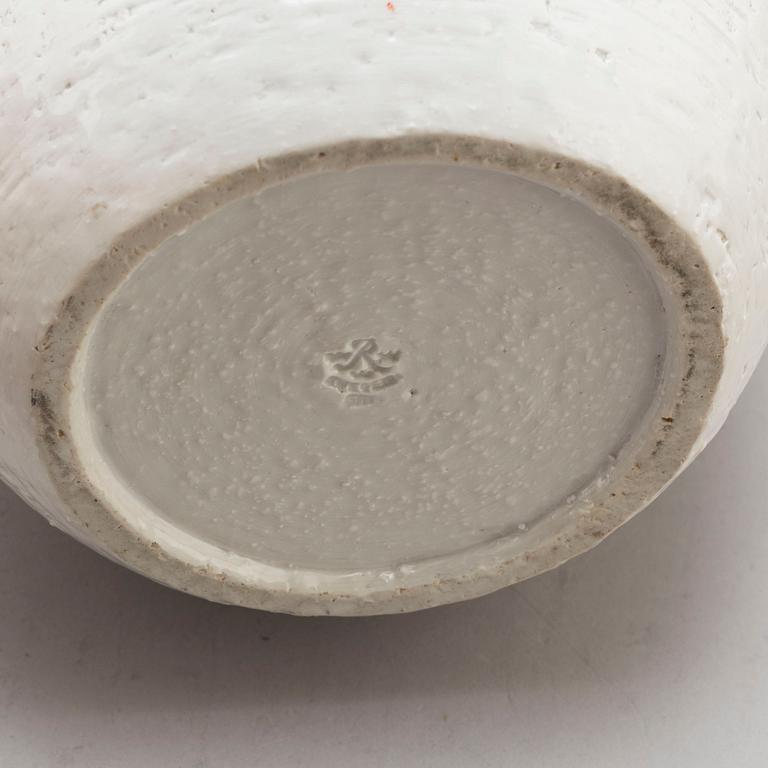 GUNNAR NYLUND, a stoneware bowl from Rörstrand.