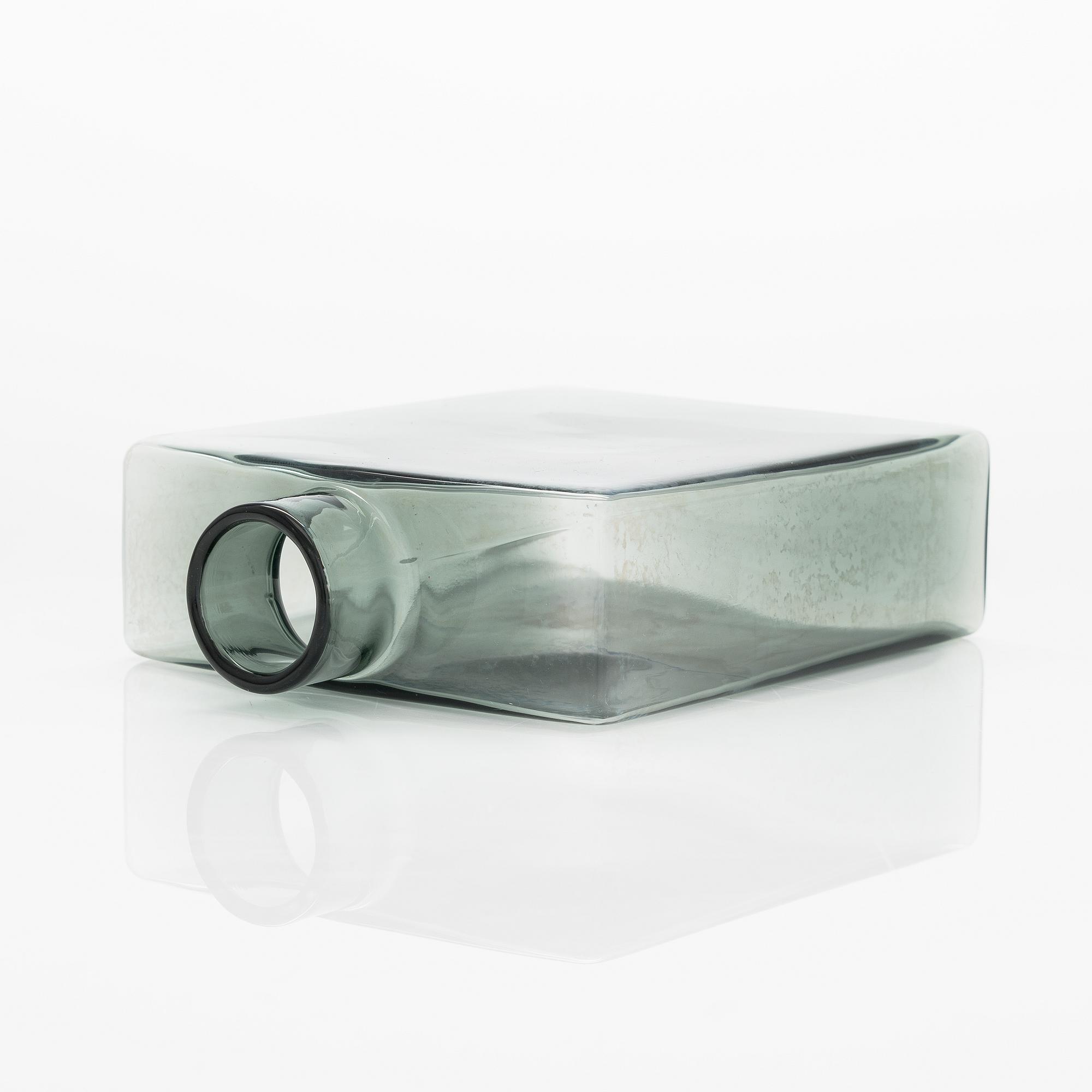 Kaj Franck, glass carafe 'KF 504', signed K. Franck Nuutajärvi Notsjö -63.